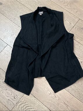 Woman’s J.Jill black linen vest. Large. Front pockets. Gently worn. So cute!